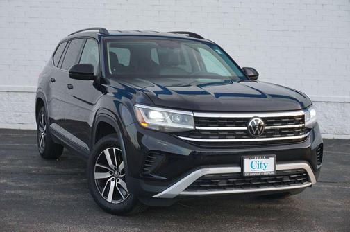 Deep Black Pearl 2022 Volkswagen Atlas 2.0T SE