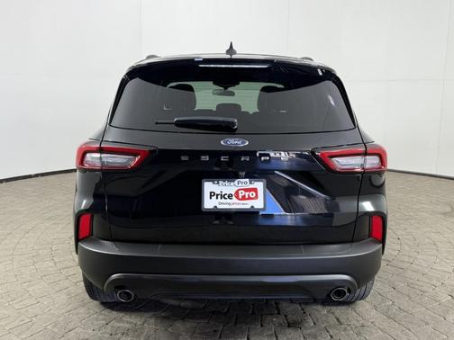 Agate Black Metallic 2025 Ford Escape ST-Line