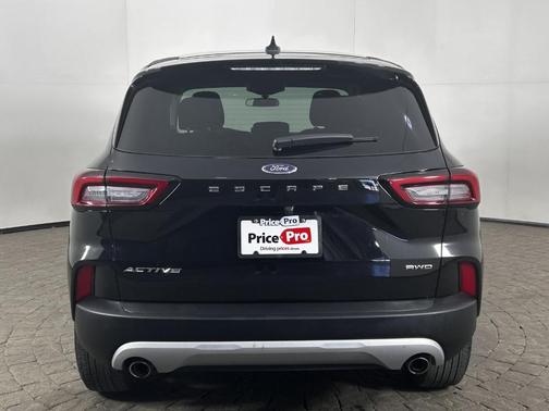 Agate Black Metallic 2025 Ford Escape Active