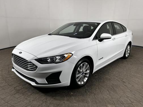 Oxford White 2019 Ford Fusion Hybrid SE
