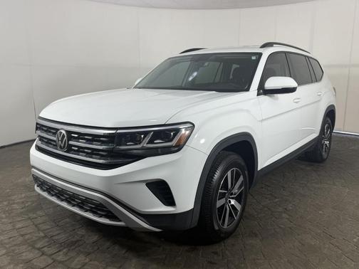 Pure White 2022 Volkswagen Atlas 2.0T SE