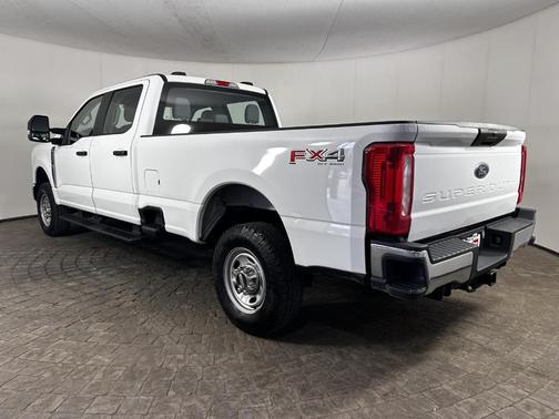 Oxford White 2023 Ford F-250 XL