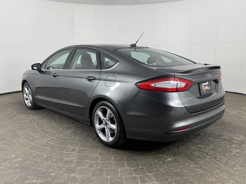 Magnetic 2016 Ford Fusion SE
