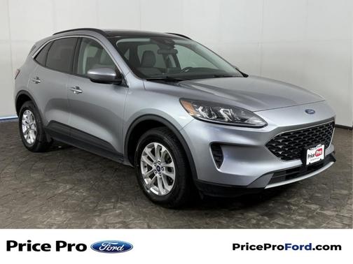 Iconic Silver Metallic 2021 Ford Escape SE