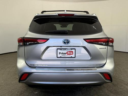 Celestial Silver Metallic 2023 Toyota Highlander Hybrid Platinum