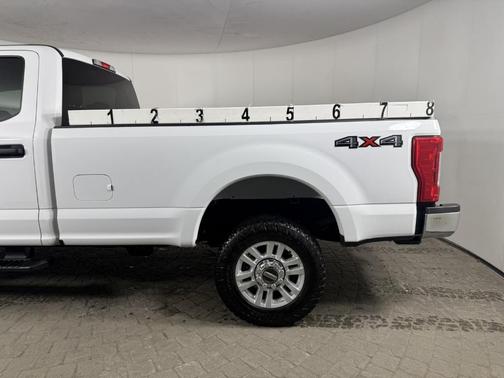 Oxford White 2019 Ford F-250 XLT