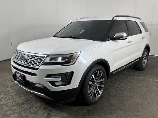 White Platinum Tri-Coat Metallic 2017 Ford Explorer Platinum