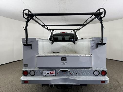 White 2023 Ford F-250 XL