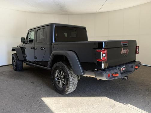 Black Clearcoat 2026 Jeep Gladiator Mojave