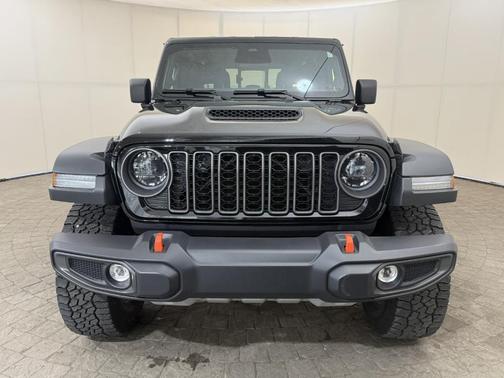 Black Clearcoat 2026 Jeep Gladiator Mojave