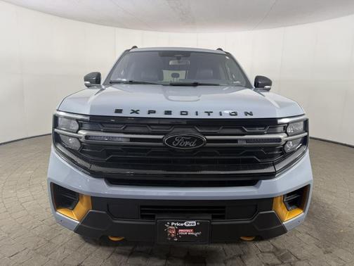 Glacier Gray Metallic 2025 Ford Expedition Tremor