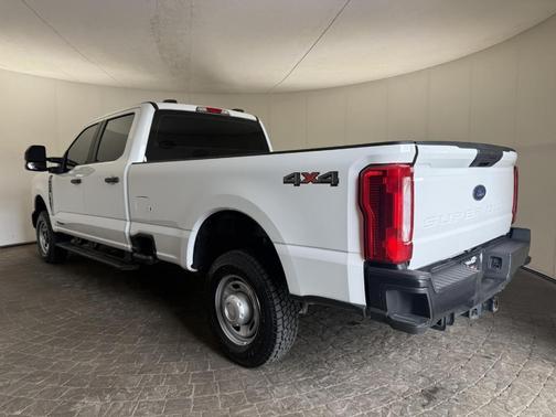 Oxford White 2024 Ford F-250 XL