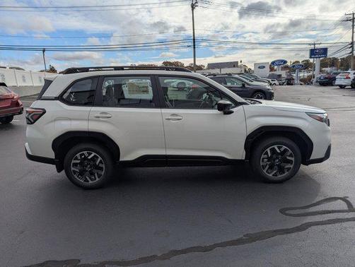 2025 Subaru Forester Base