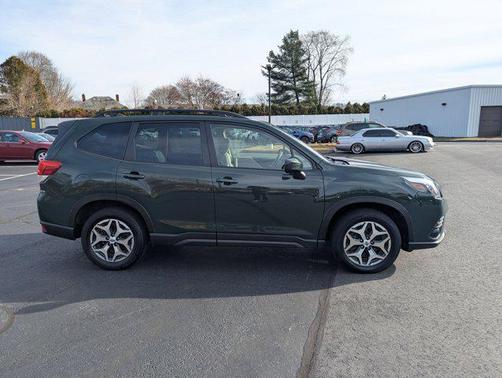 2023 Subaru Forester Premium