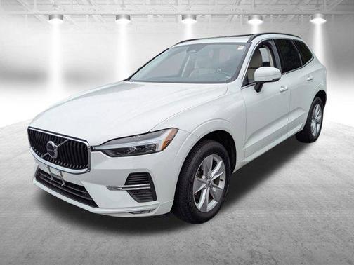 2022 Volvo XC60 B5 Momentum