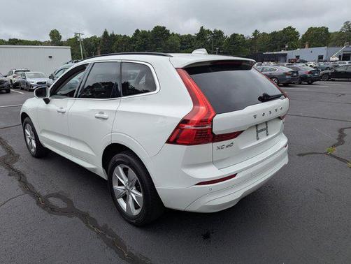 2022 Volvo XC60 B5 Momentum
