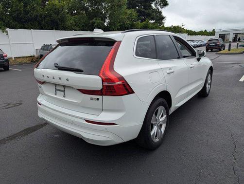 2022 Volvo XC60 B5 Momentum