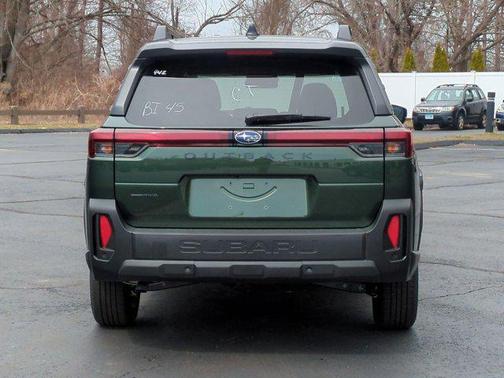 Deep Emerald Green Pearl 2026 Subaru Outback Limited