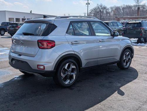 2022 Hyundai VENUE SEL