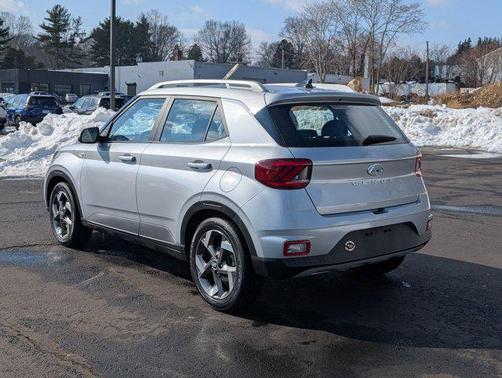 2022 Hyundai VENUE SEL