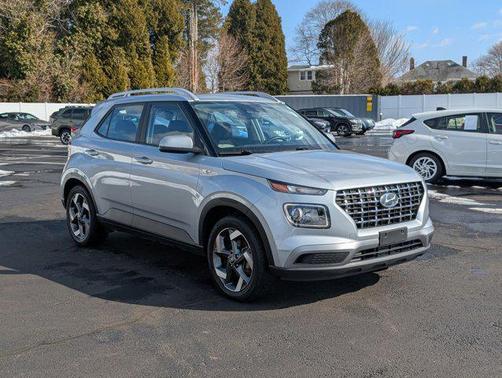 2022 Hyundai VENUE SEL