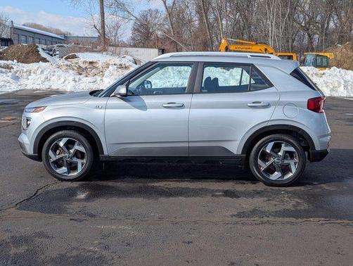 2022 Hyundai VENUE SEL