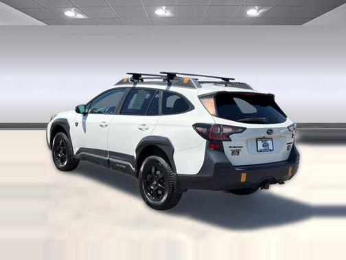Crystal White Pearl 2022 Subaru Outback Wilderness