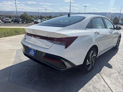 2025 Hyundai ELANTRA HEV Limited