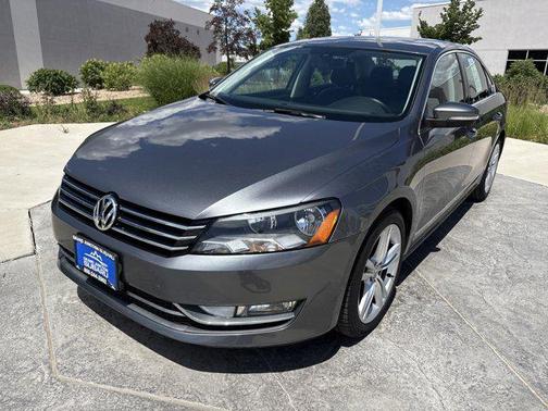 2015 Volkswagen Passat 1.8T Auto SE w/Sunroof & Nav