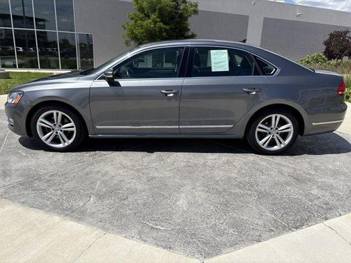 2015 Volkswagen Passat 1.8T Auto SE w/Sunroof & Nav