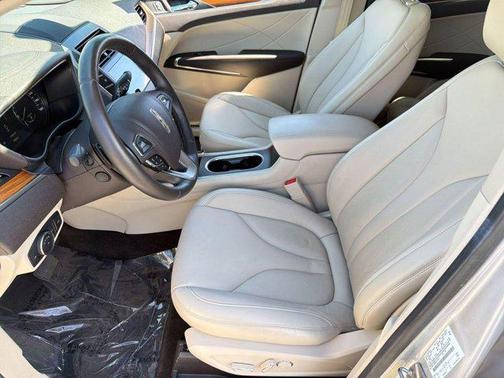 Ingot Silver Metallic 2019 Lincoln MKC Select