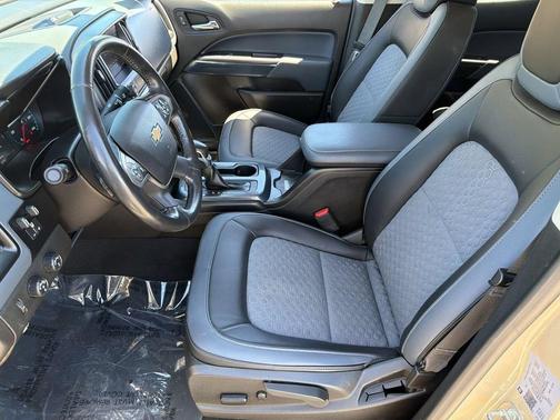 Sand Dune Metallic 2022 Chevrolet Colorado Z71