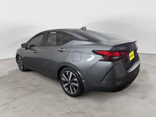 2021 Nissan Versa 1.6 SR