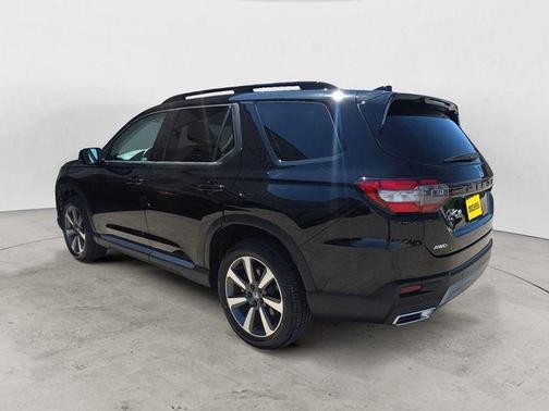 Crystal Black Pearl 2024 Honda Pilot Elite
