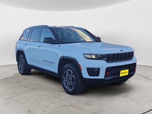 Bright White Clearcoat 2022 Jeep Grand Cherokee Trailhawk