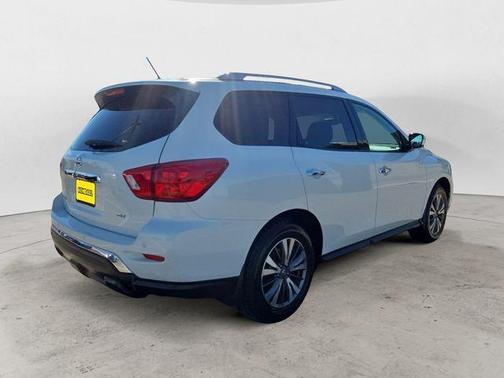 2017 Nissan Pathfinder SV