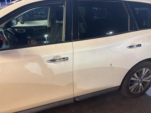 2017 Nissan Pathfinder SV