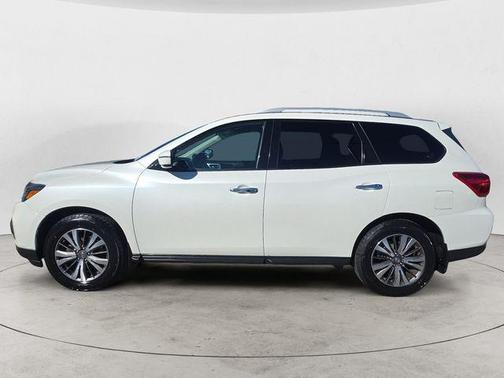 2017 Nissan Pathfinder SV