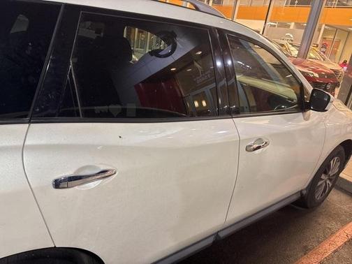 2017 Nissan Pathfinder SV