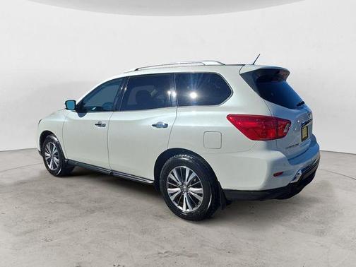 2017 Nissan Pathfinder SV