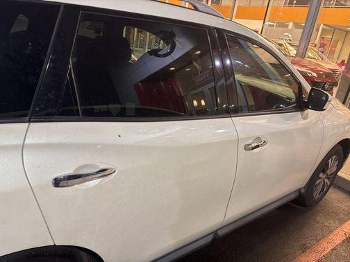 2017 Nissan Pathfinder SV