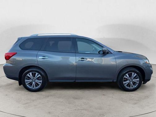 Gun Metallic 2019 Nissan Pathfinder SL