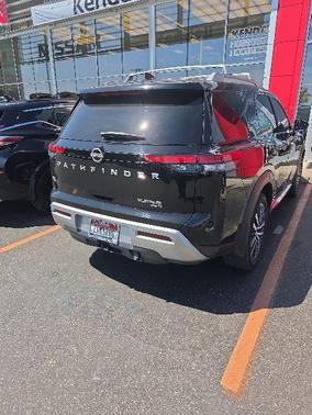Black 2022 Nissan Pathfinder Platinum