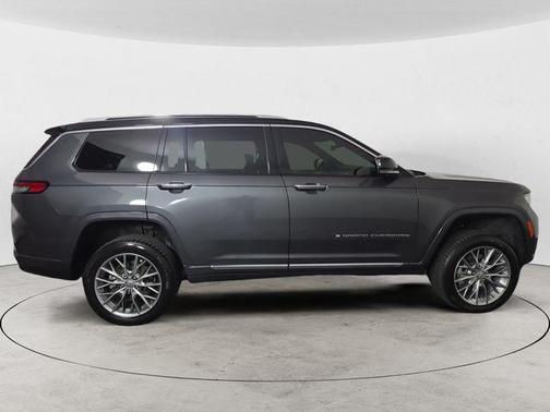 Metallic 2022 Jeep Grand Cherokee L Summit