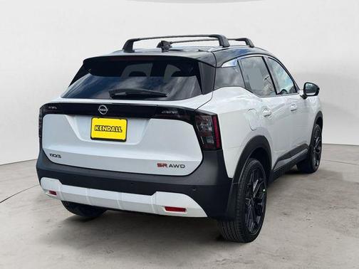 2t Wht Blk Roof 2026 Nissan Kicks SR