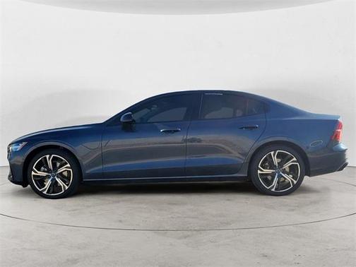 2024 Volvo S60 B5 Ultimate Dark Theme