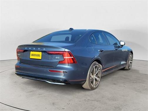 2024 Volvo S60 B5 Ultimate Dark Theme