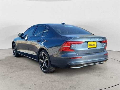 2024 Volvo S60 B5 Ultimate Dark Theme