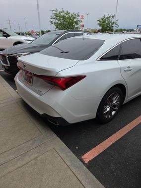 Pearl 2019 Toyota Avalon XLE