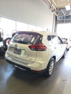 White 2018 Nissan Rogue SV